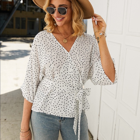 B2G1💕 V Neck Tie Belt Top White - Picture 2 of 6